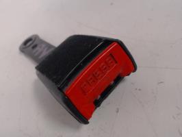 Attache ceinture avant droit