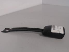 Attache ceinture avant droit