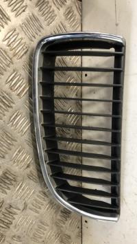 Grille de calandre gauche