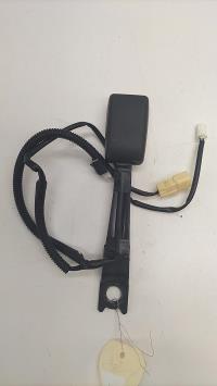 Attache ceinture avant droit