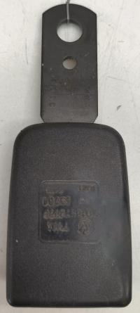 Attache ceinture avant gauche