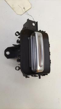 Poignee porte laterale droit