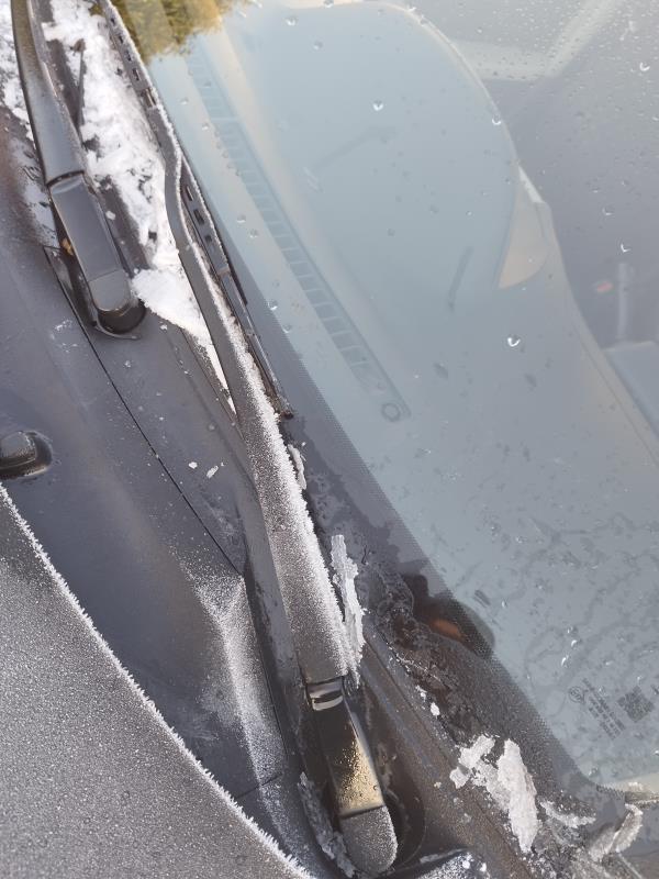 Bras essuie glace avant gauche