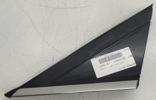 Ventanilla triangular delantera izquierda (puerta)