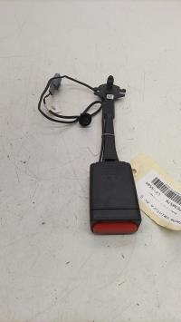 Attache ceinture avant gauche