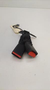 Attache ceinture arriere droit