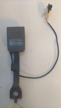 Attache ceinture avant gauche