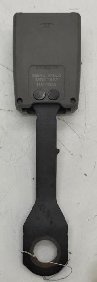 Attache ceinture avant droit