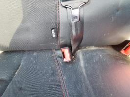 Attache ceinture arriere droit