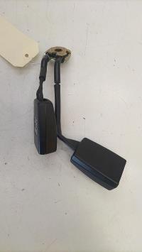 Attache ceinture arriere centrale