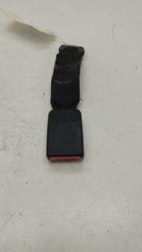Attache ceinture arriere centrale