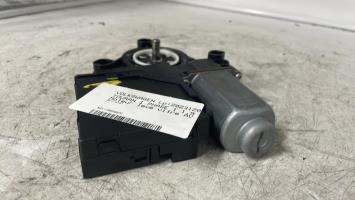 Moteur leve vitre avant droit