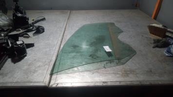 Vitre avant droit