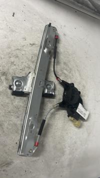 Moteur leve vitre avant gauche