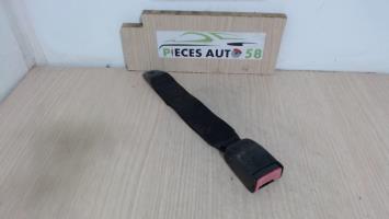 Attache ceinture arriere centrale
