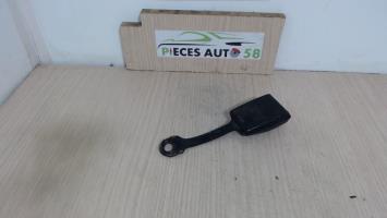 Attache ceinture avant droit