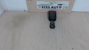 Attache ceinture avant gauche