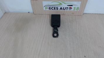 Attache ceinture avant droit