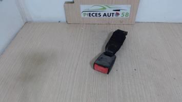 Attache ceinture arriere droit