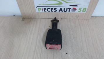 Attache ceinture avant droit