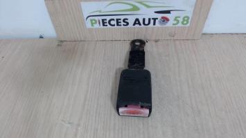Attache ceinture avant gauche
