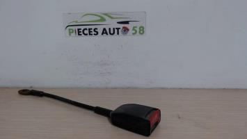 Attache ceinture avant droit