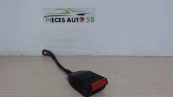 Attache ceinture avant droit