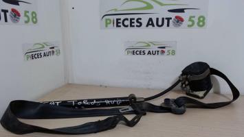 Attache ceinture avant gauche