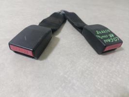 Attache ceinture arriere droit