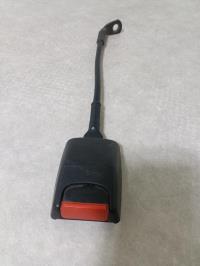 Attache ceinture avant gauche