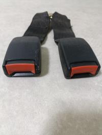 Attache ceinture avant gauche