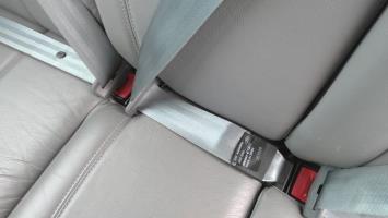 Attache ceinture arriere centrale