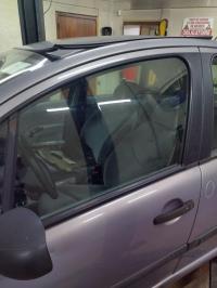 Vitre avant gauche