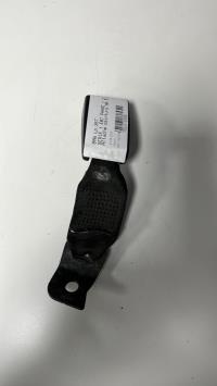 Attache ceinture arriere droit