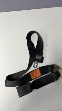 Attache ceinture arriere droit