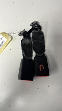 Attache ceinture arriere centrale