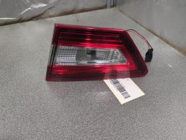 Luz trasera secundaria derecha (luces)