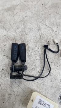 Attache ceinture arriere droit