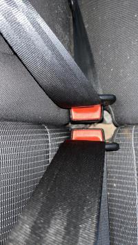 Attache ceinture arriere droit