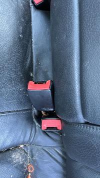 Attache ceinture arriere gauche