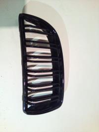 Grille de calandre gauche