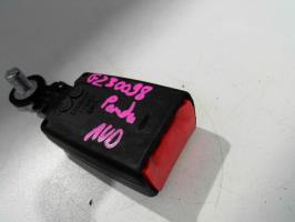 Attache ceinture avant droit