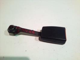 Attache ceinture avant droit