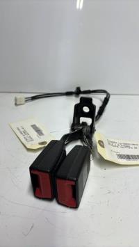 Attache ceinture arriere centrale