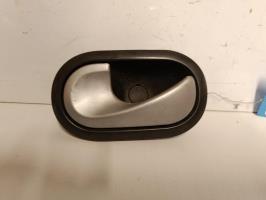 Poignee porte avant gauche