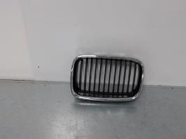 Grille de calandre gauche