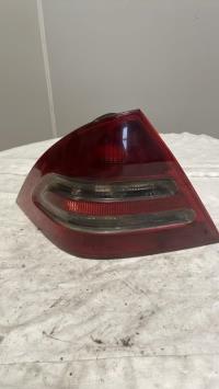 Fanale posteriore principale sinistro (luci)