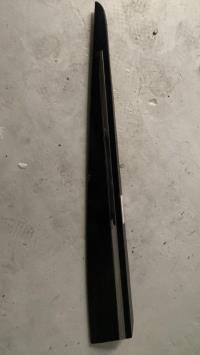 Baguette de porte avant droite