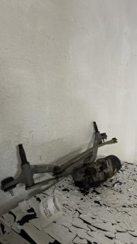 Moteur essuie glace avant