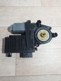 Moteur leve vitre avant droit